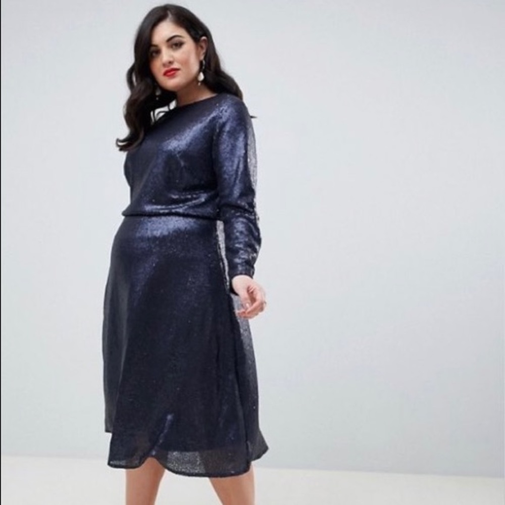 Navy long sleeved sequin dress
